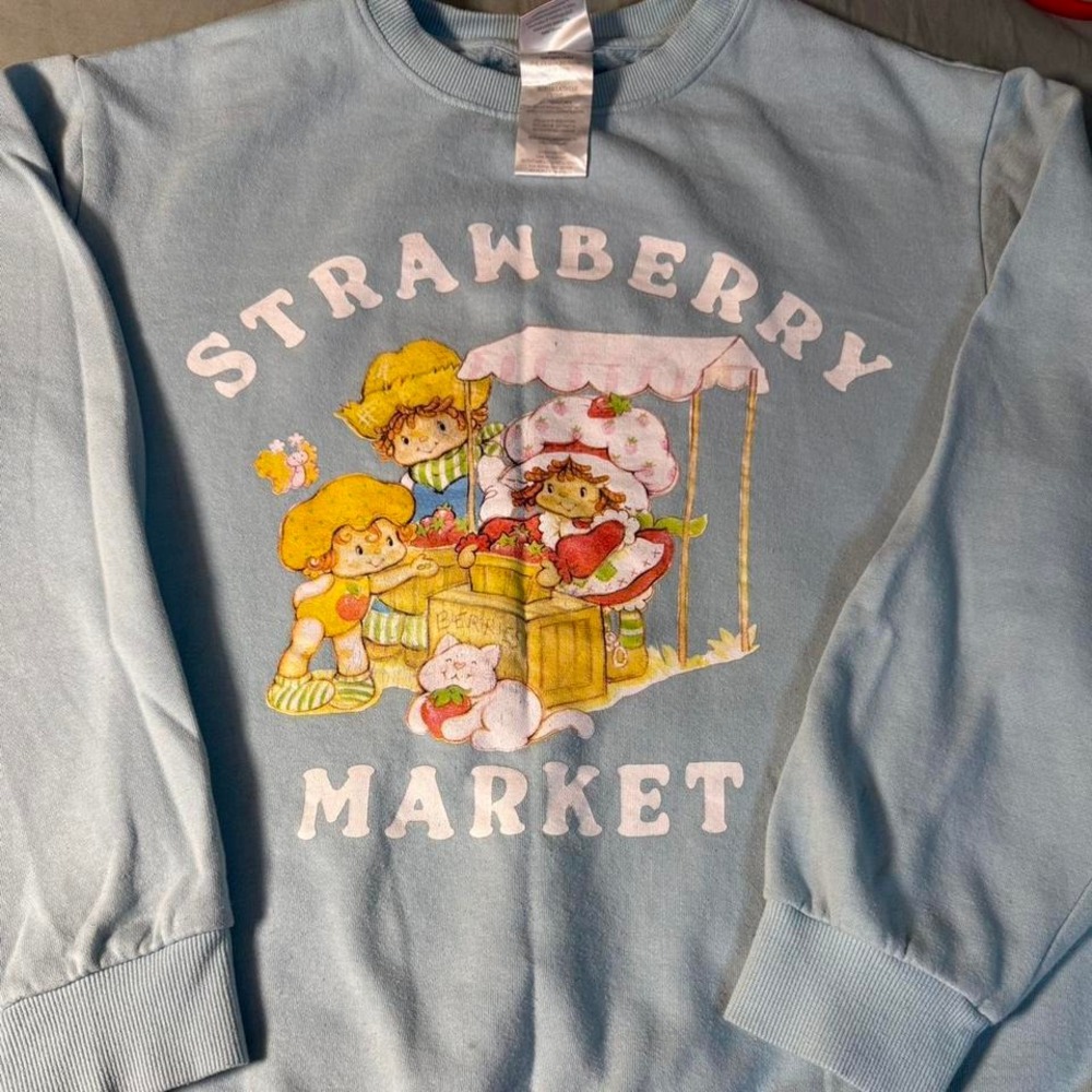 Strawberry Shortcake Sweatshirt Blue Strawberry Market Graphic Size L‎